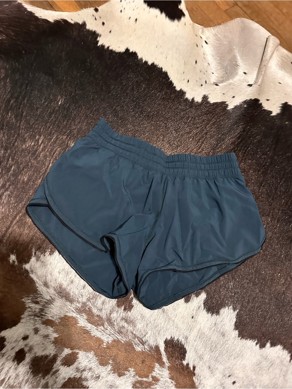 Lululemon original split hem short size 4